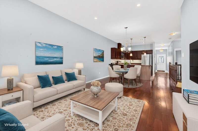 ATTATCHED BUNGALOW IN QUIET HAMILTON ADULT COMMUNITY!